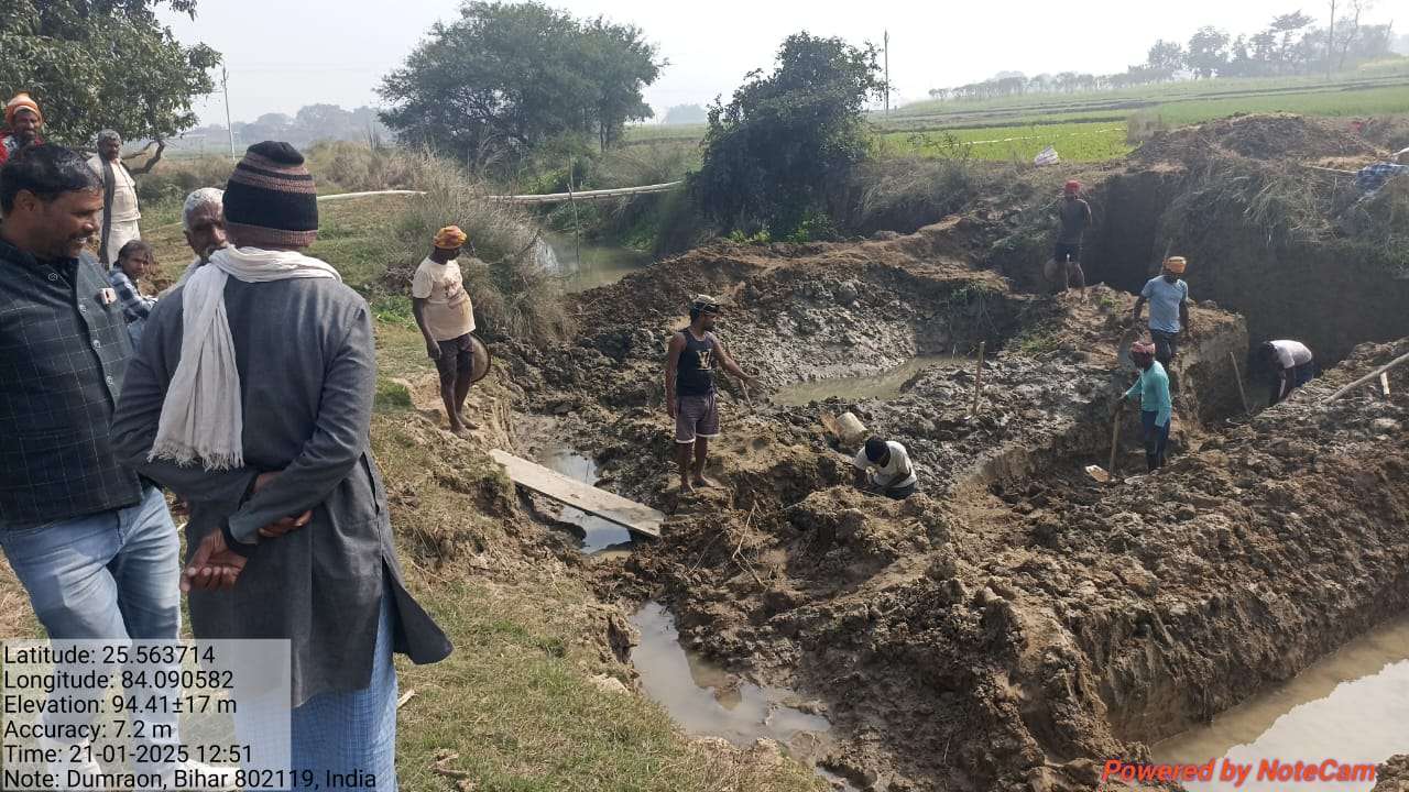 Construction of check dam is being done by Panchayat Samiti member through NREGA over Nenua Nagar Line Aahar