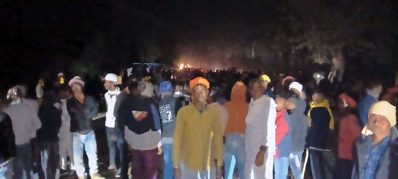 Crowd gathered on Dumraon Bikramganj road