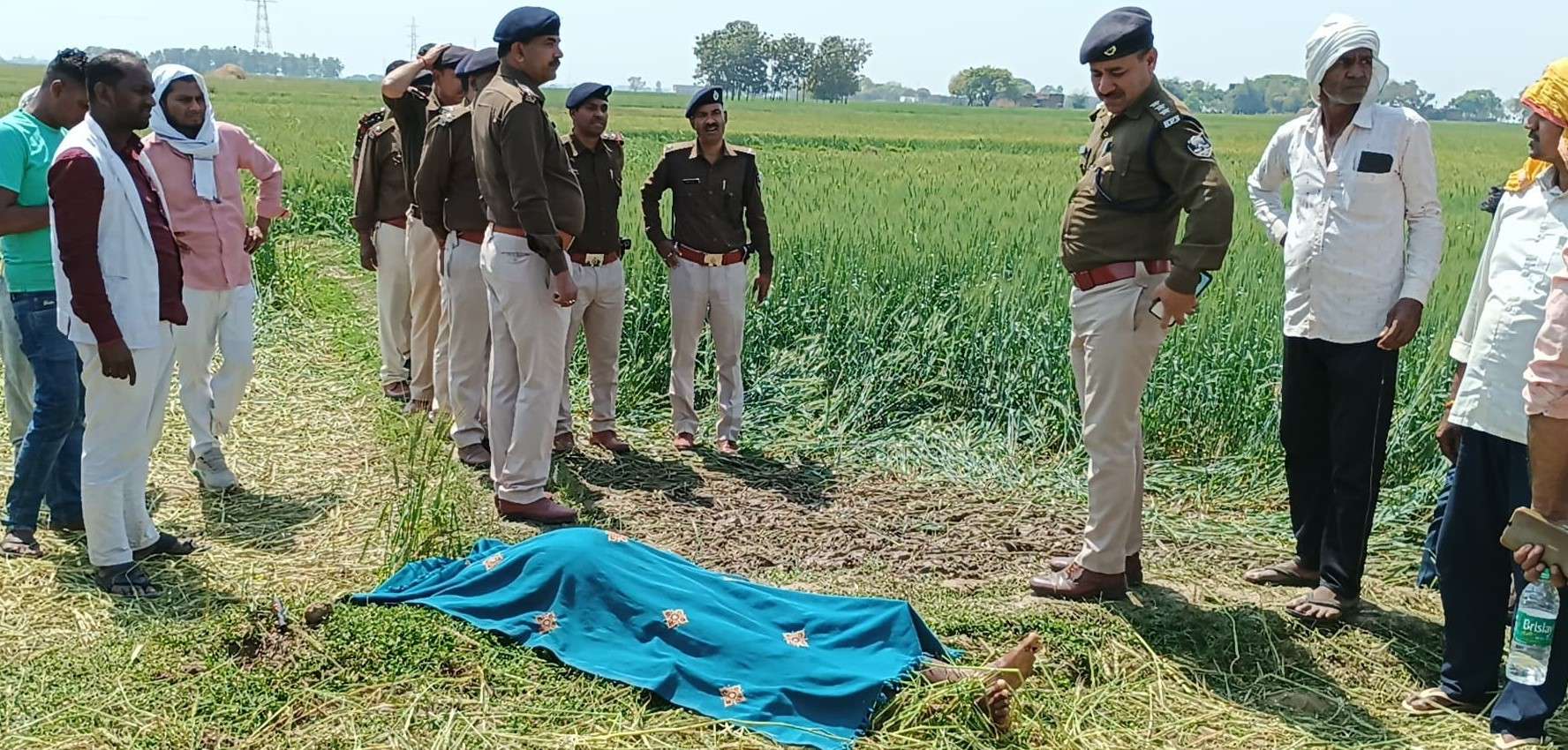 बक्सर के बगेन थाना क्षेत्र के देवराढ़ गांव के बधार में मिला युवक का कटा शव