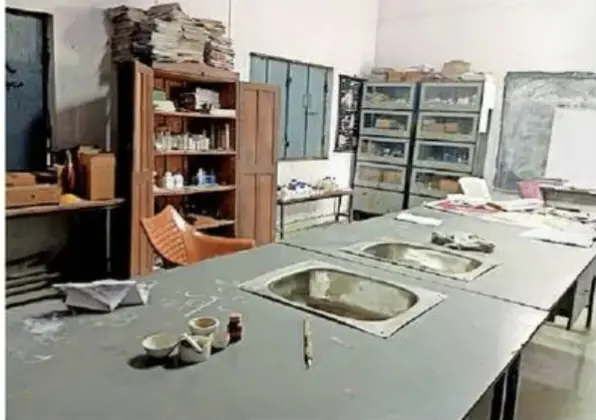 उर्दू के शिक्षक बिना खुद से पढ़ाई कर बिहार टॉपर बना साकिब