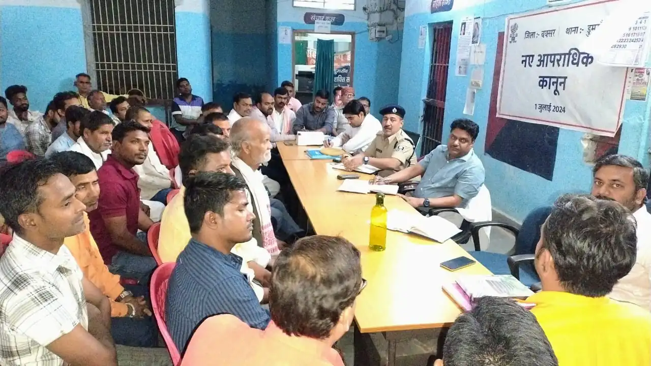 रामनवमी के सफल आयोजन को लेकर डुमरांव थाना में शांति समिति की बैठक आयोजित