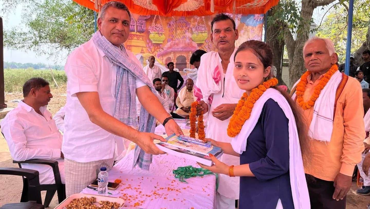 सन राइज एकेडमी, हेमदापुर के छात्रों ने मैट्रिक परीक्षा में किया उत्कृष्ट प्रदर्शन, सांसद सुधाकर सिंह ने किया सम्मानित