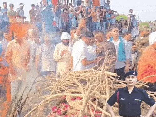 पाकिस्तानी गोलीबारी में शहीद लांसनायक दिनेश कुमार को अंतिम विदाई